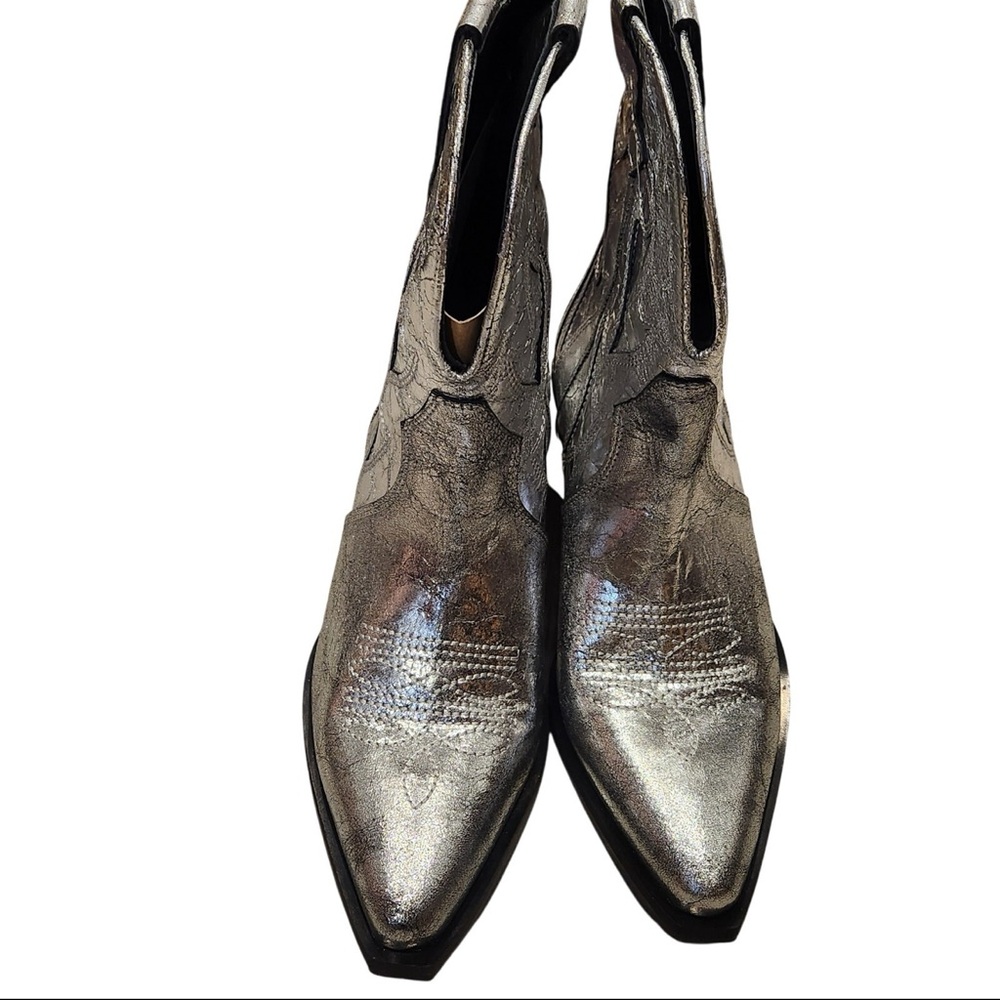 Free People Way Out West Silver Metallic Western Ankle Boots – Size 8 (38.5) - Picture 6 of 7